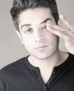 بیوگرافی آرمان درویش