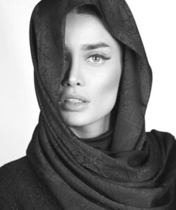 تینا آخوندتبار