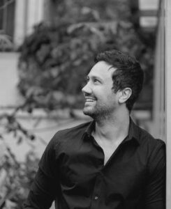 شاهرخ استخری